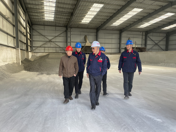 股份公司黨委委員、副總經(jīng)理劉道昆到建材公司調研