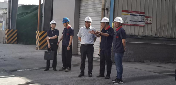 集團公司黨委委員、股份公司黨委書記、總經(jīng)理蔣培進到建材公司調(diào)...