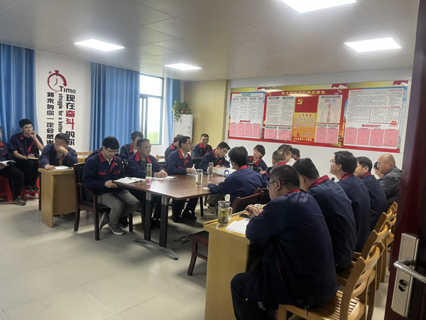 王伍升到建材研究室、建材公司調(diào)研